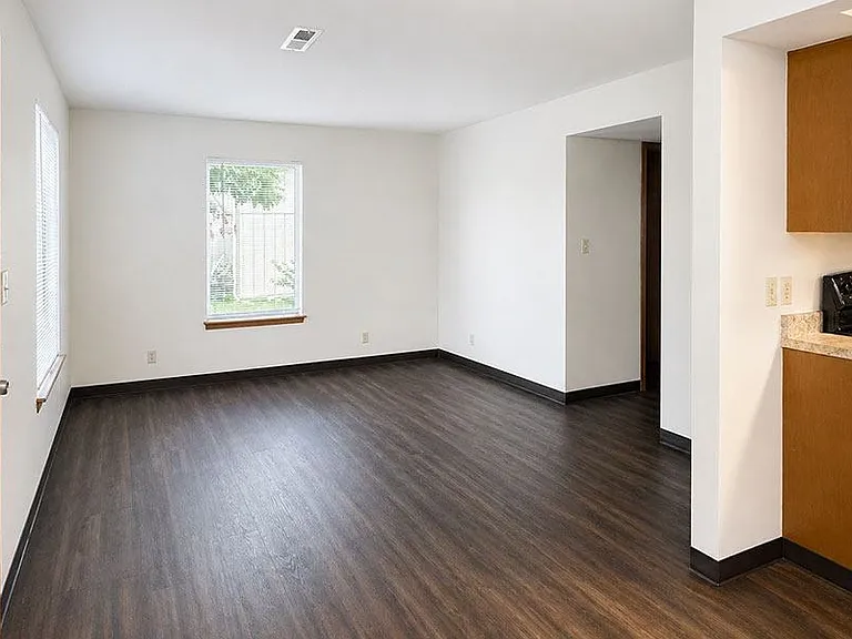 South Park Apartments — Photo 3