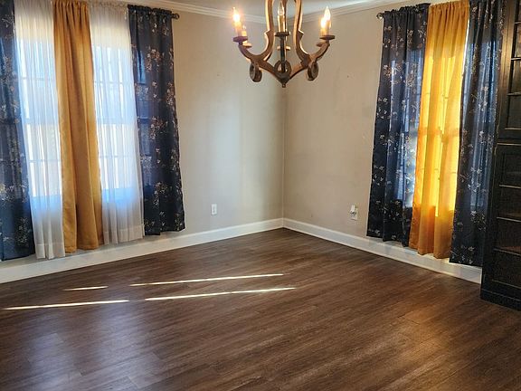 4th image of 140 Lake Dr