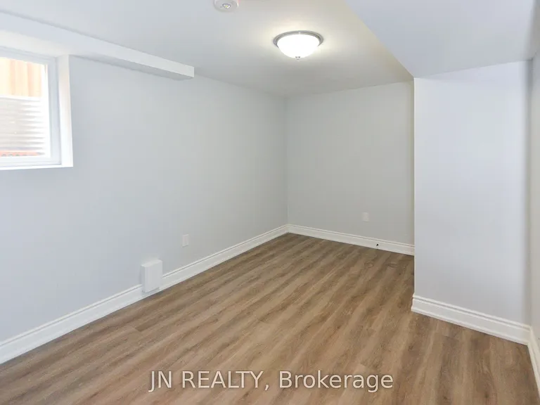 34 McEchearn Cres #LOWER — Photo 11
