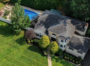4 Tall Oaks Ct, Farmingdale, NJ 07727