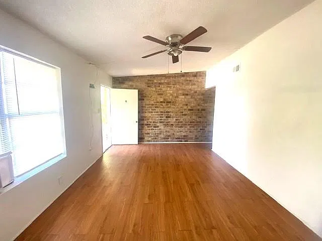 2 bed, 1.0 bath, 3150 sqft, $900 — Photo 4