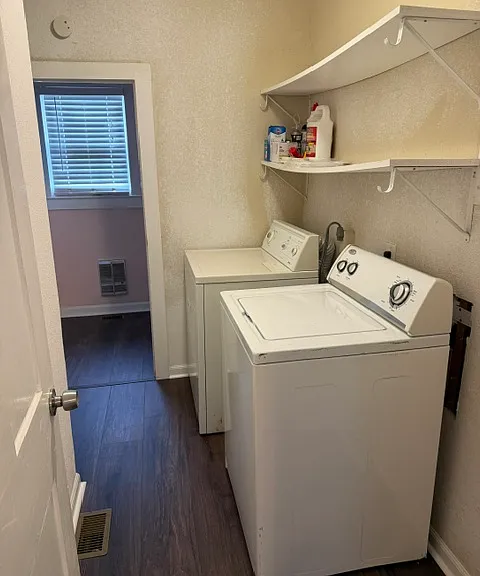 327 E Romana St #B — Photo 4