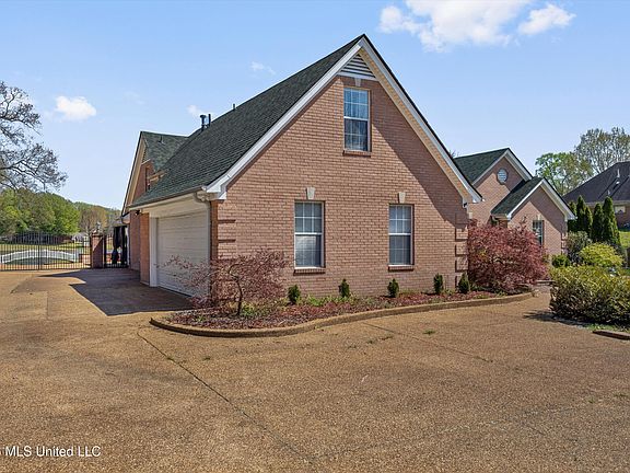 4th image of 4092 Pinehurst Blvd
