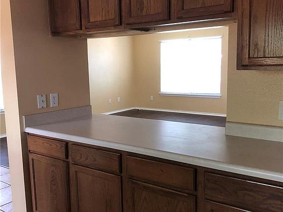 3rd image of 404 Woodford Dr