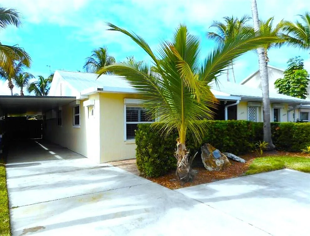 2 bed, 2.0 bath, 1728 sqft, $3,000 — Photo 1