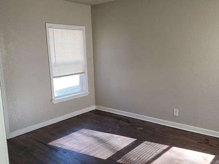 526 E Ute St — Photo 3