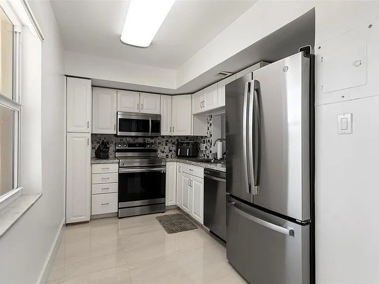 3100 NE 48th Ct #413 — Photo 7