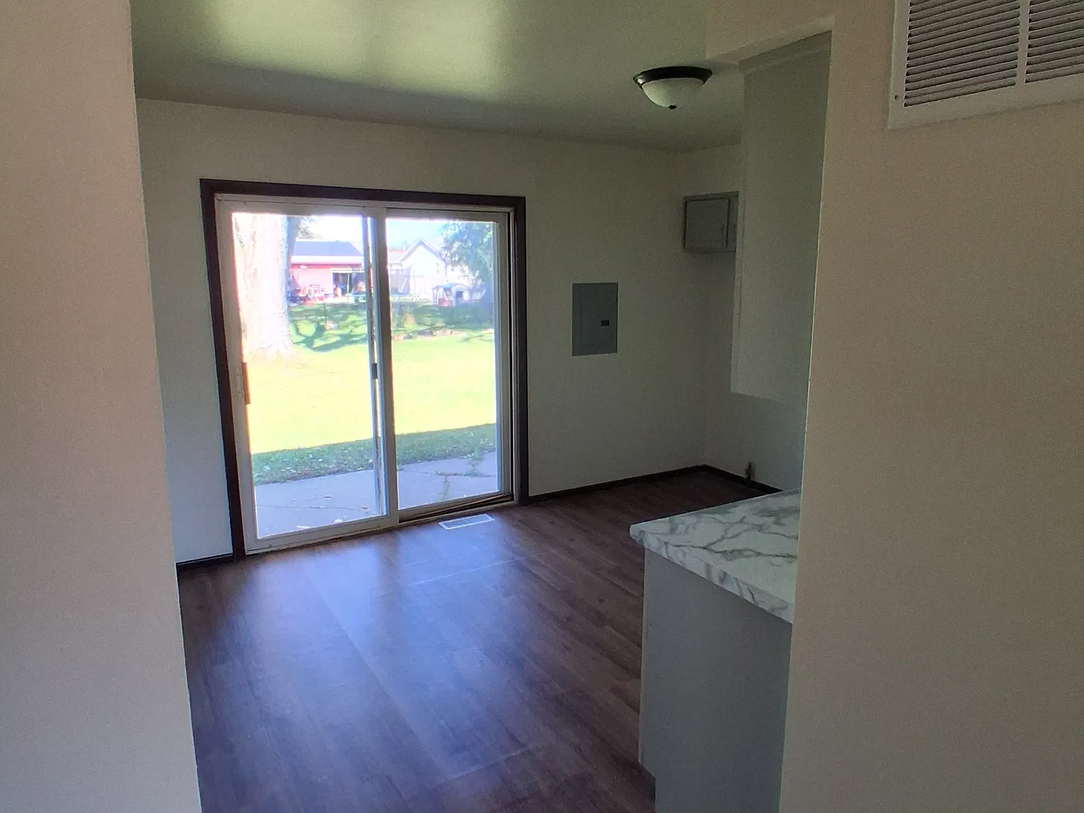 2 bed, 868 sqft, $1,400 — Photo 3