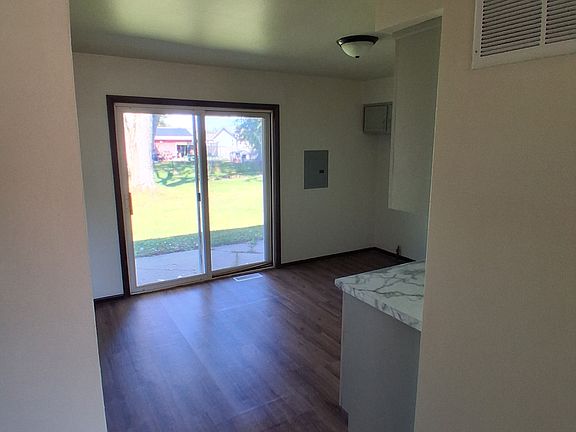 3rd image of 5564 Tulip Ave