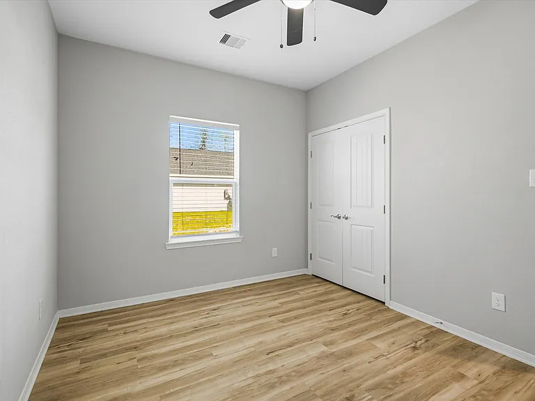 205 N Bay Ave #B — Photo 16