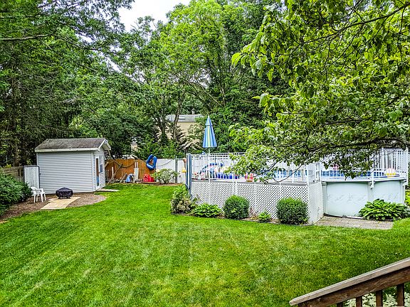 2nd image of 6 Farnham Pl