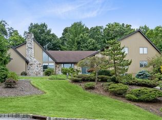 17 Lockhern Dr, Livingston, NJ 07039