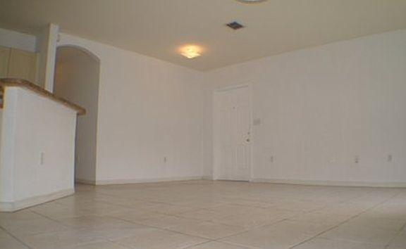 5th image of 930 SW 7th Plz