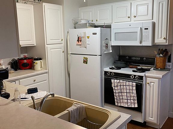 3rd image of 602 Cornell Dr