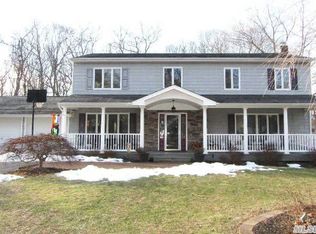56 Dehan St, Smithtown, NY 11787