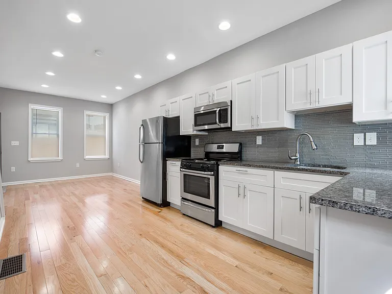 1451 N Dover St — Photo 4