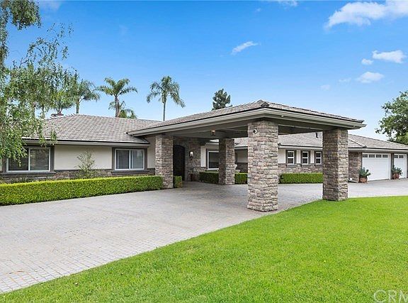 Stone porte cochÃ¨re