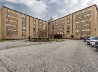 18501 Hilliard Blvd APT 402, Rocky River, OH 44116