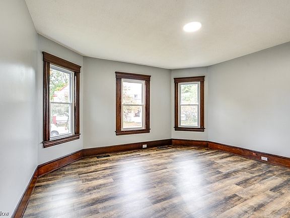 4th image of 3939 Robert Ave