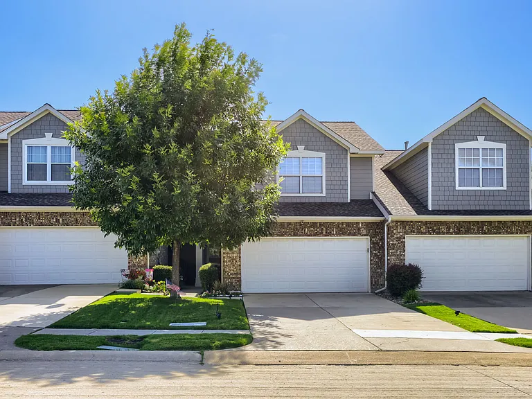 9809 Cambria Ct — Photo 2