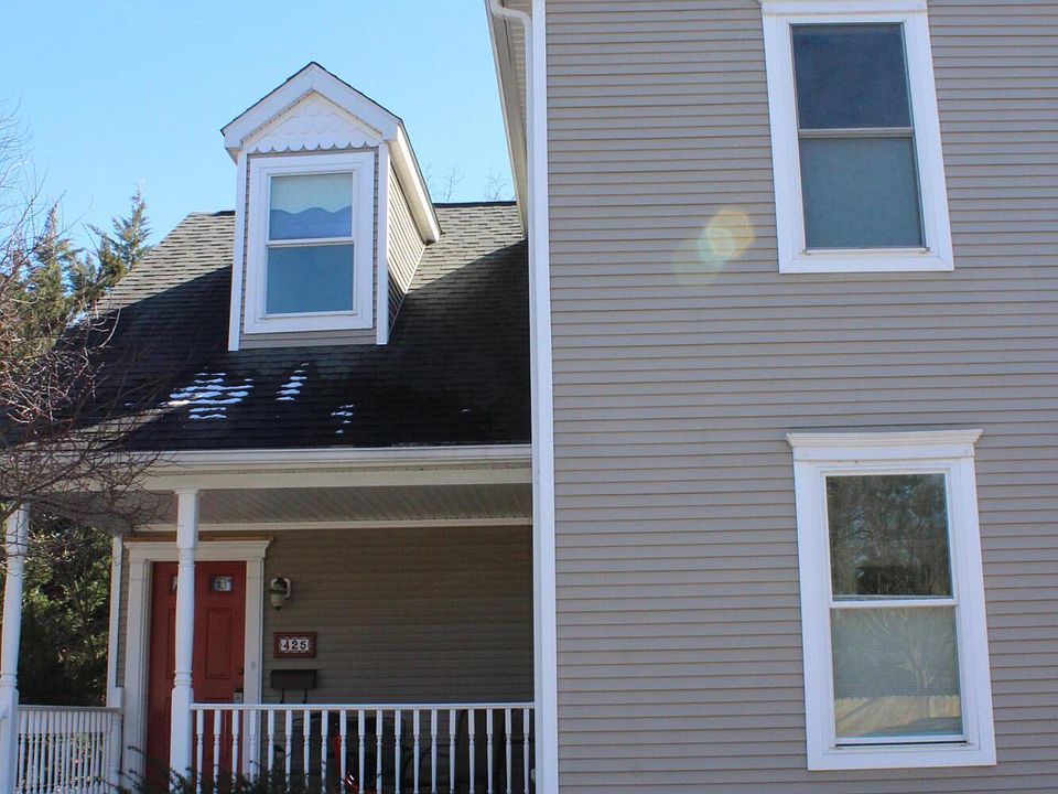 1st image of 425 Saint Catharine St