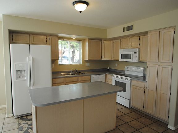 4th image of 4103 E Arbor Ave
