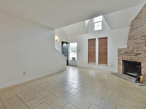 3rd image of 7660 Chatham Cir