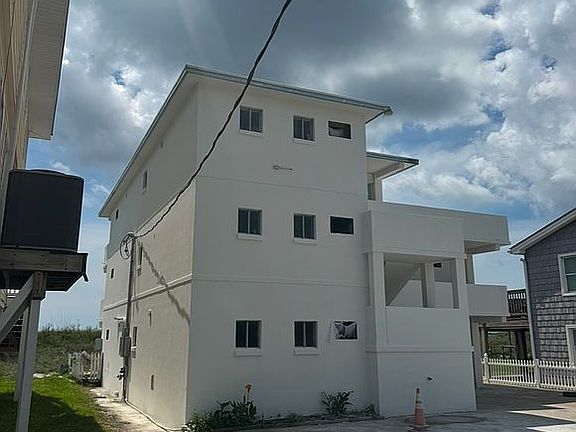 4th image of 3802 N Ocean Blvd