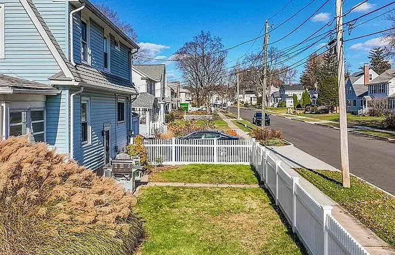 82 Seymour Ave — Photo 18
