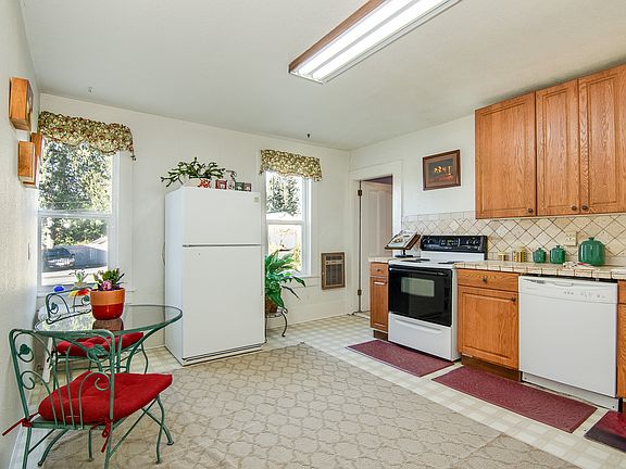 4th image of 930 Van Jan Street