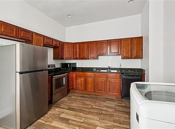 5th image of 2712 Marengo St