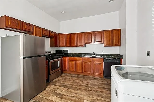 2712 Marengo St — Photo 5