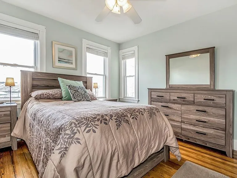 105 Adams St — Photo 3