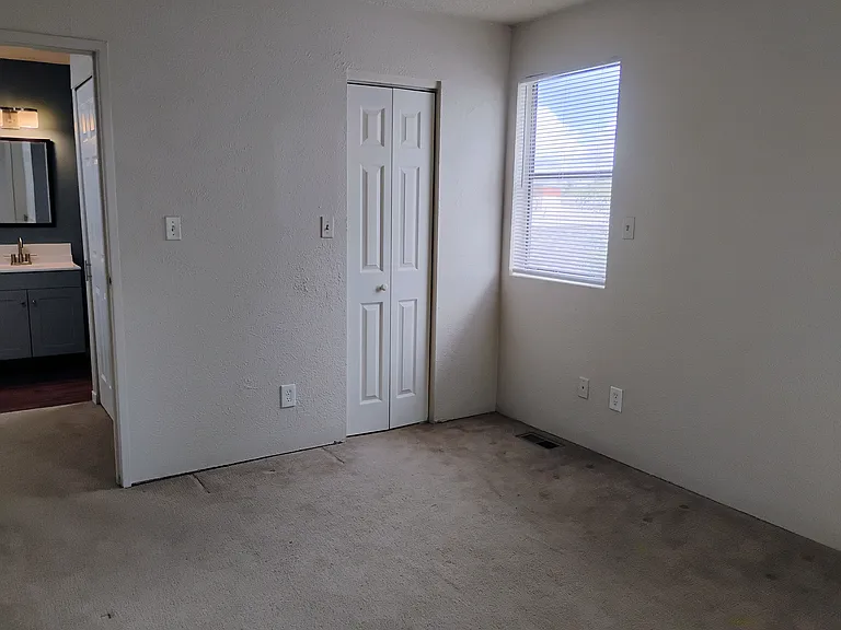 1579 Hooker St #B — Photo 15