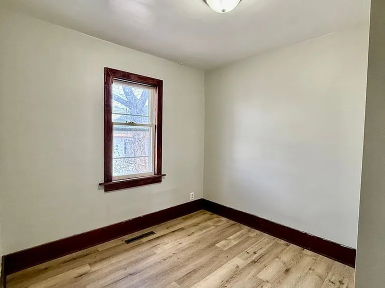 1033 2nd St SE — Photo 6