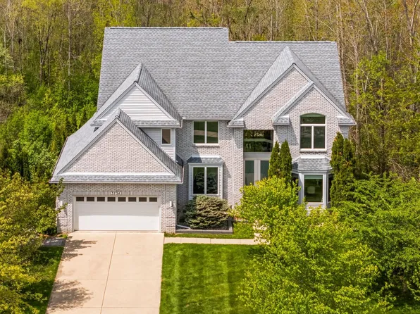 3734 Arcadia Dr, Ann Arbor, MI 48108