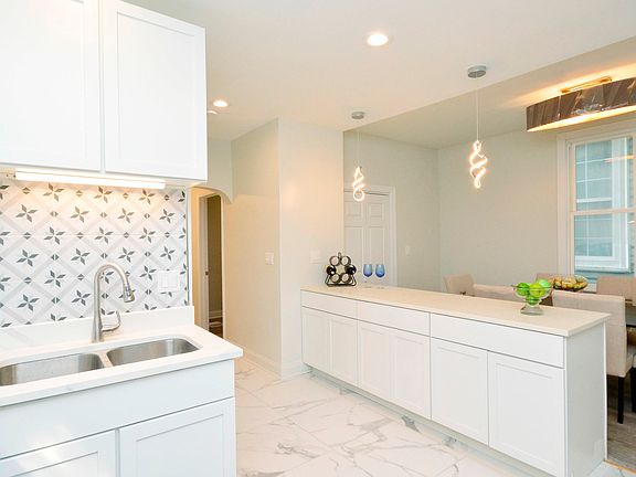 4th image of 3520 W McLean Ave #1