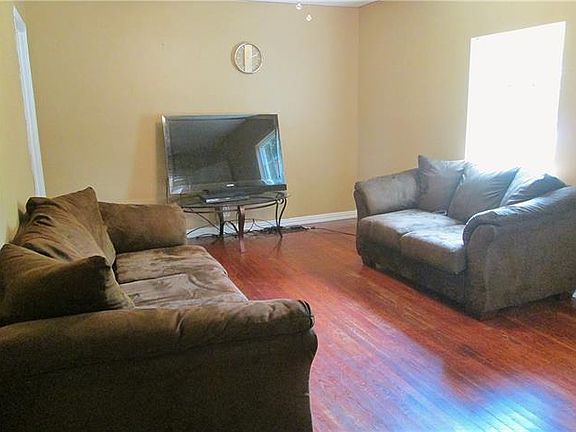 3rd image of 3327 Brooklyndell Ave