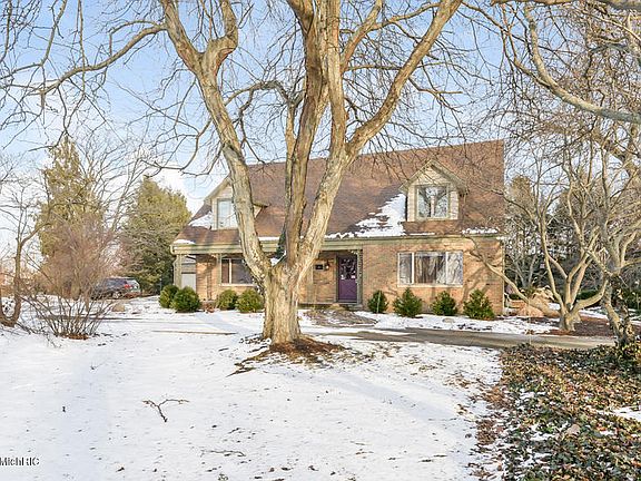 4th image of 3205 Lakeshore Dr