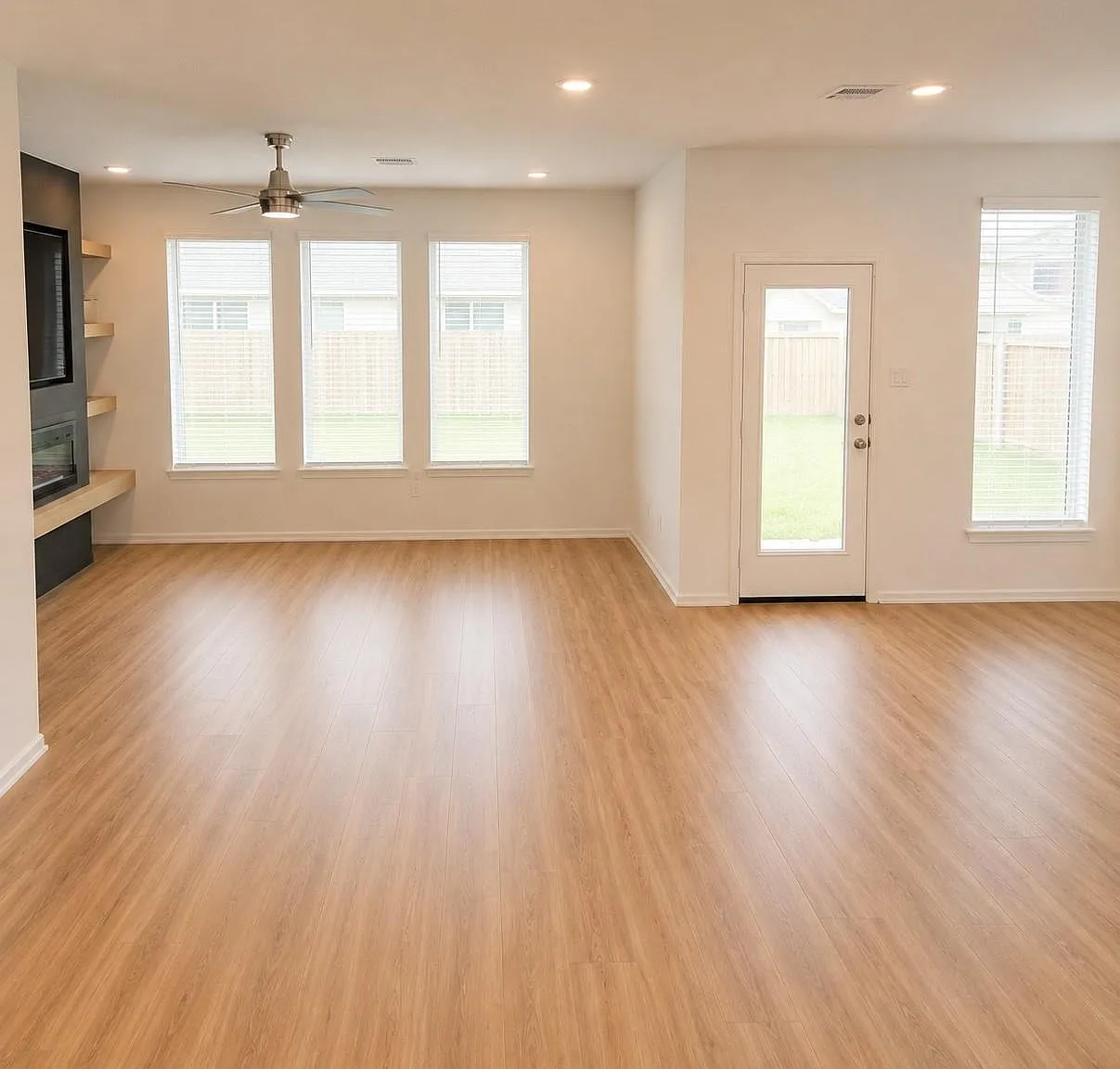 4 bed, 2.5 bath, 2233 sqft, $2,450 — Photo 4