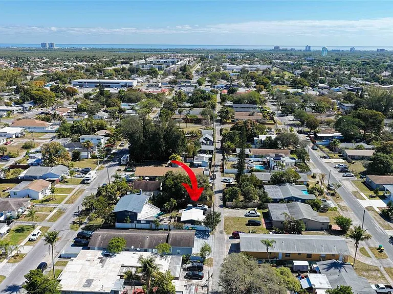 249 SW 12th St — Photo 11