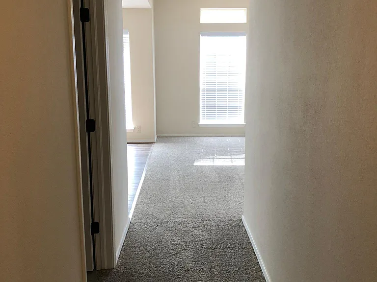 800 N Laurel Ave — Photo 14