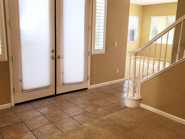 533 Stirling Ct — Photo 14
