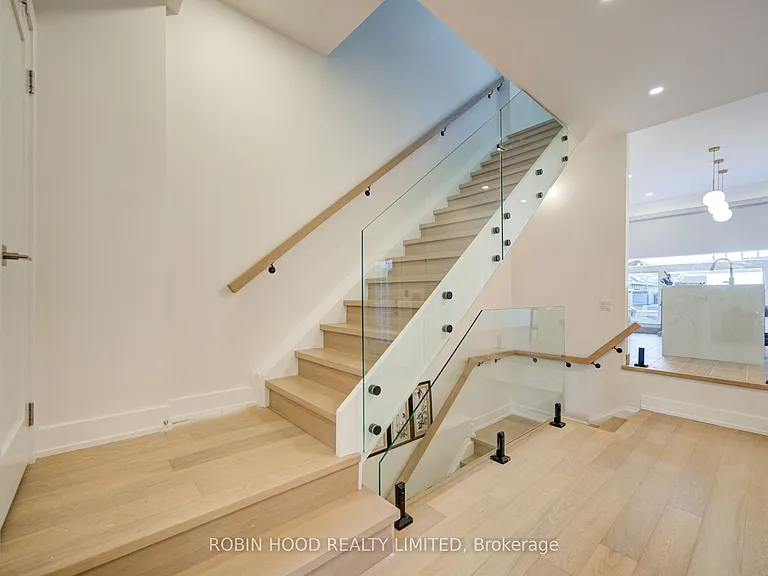 124 Robert St — Photo 7