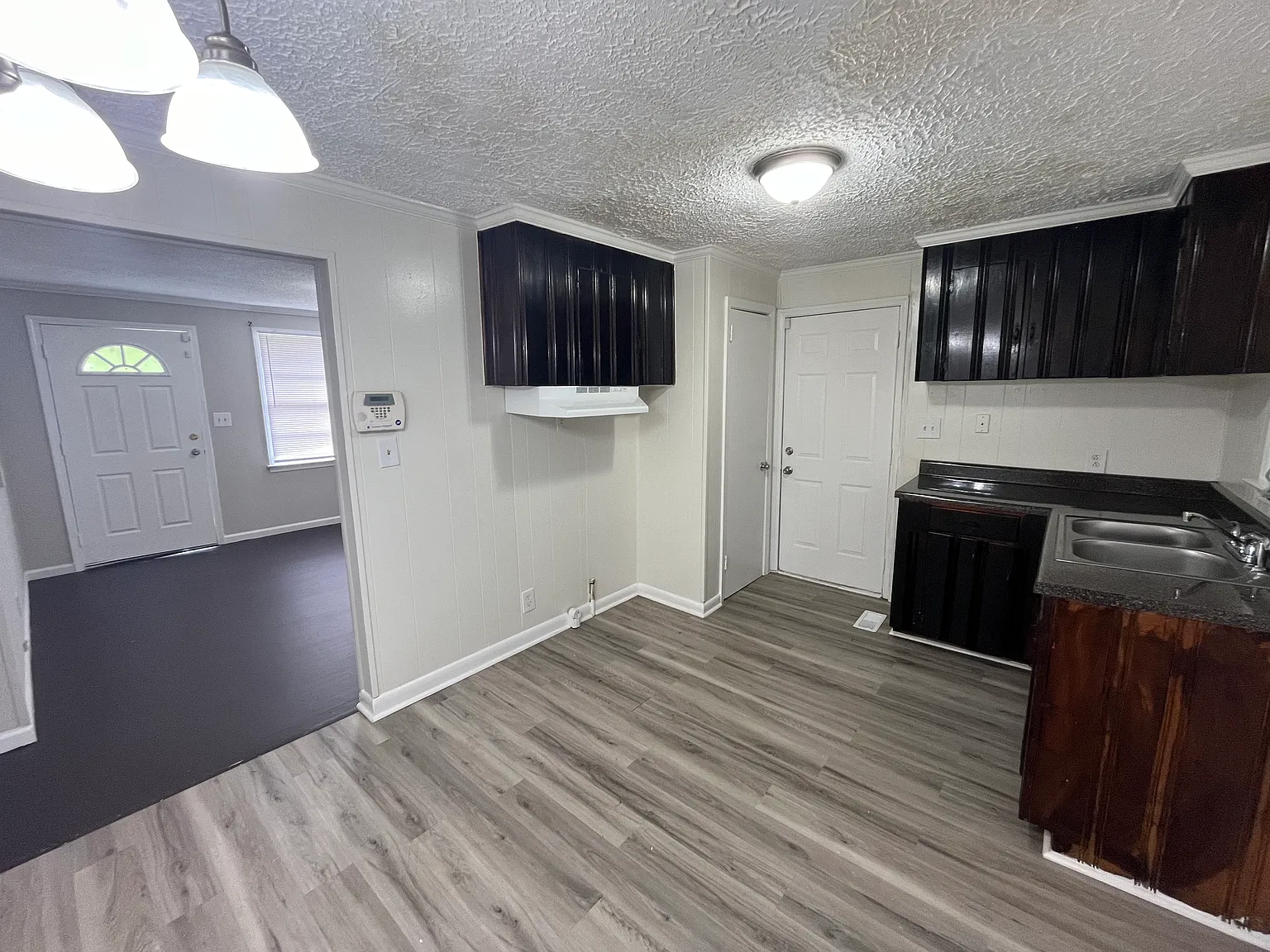 3 bed, 900 sqft, $925 — Photo 4