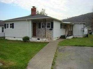 407 7th St, Rainelle, WV 25962