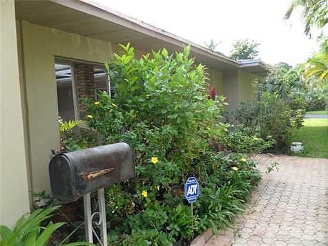 2nd image of 724 Holly Ln