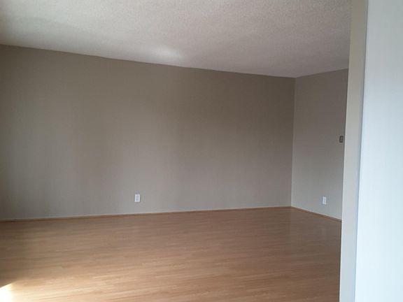 5th image of 936 W Huntington Dr APT P