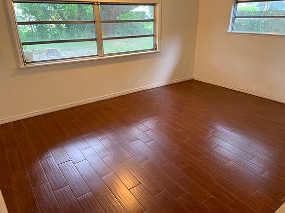 4th image of 1347 Clematis Ln
