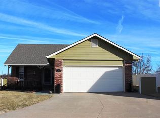 424 Kisiwa Village Rd, Hutchinson, KS 67502